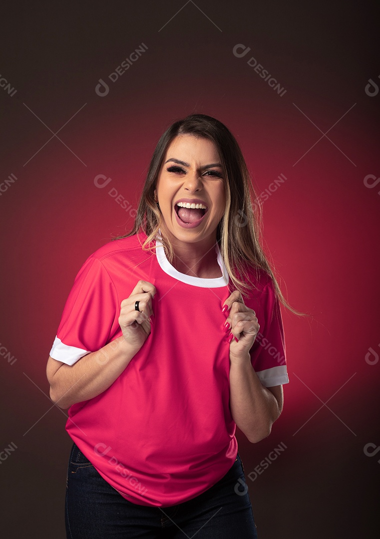 fã de futebol de mulher torcendo por seu clube e time favoritos. mundo