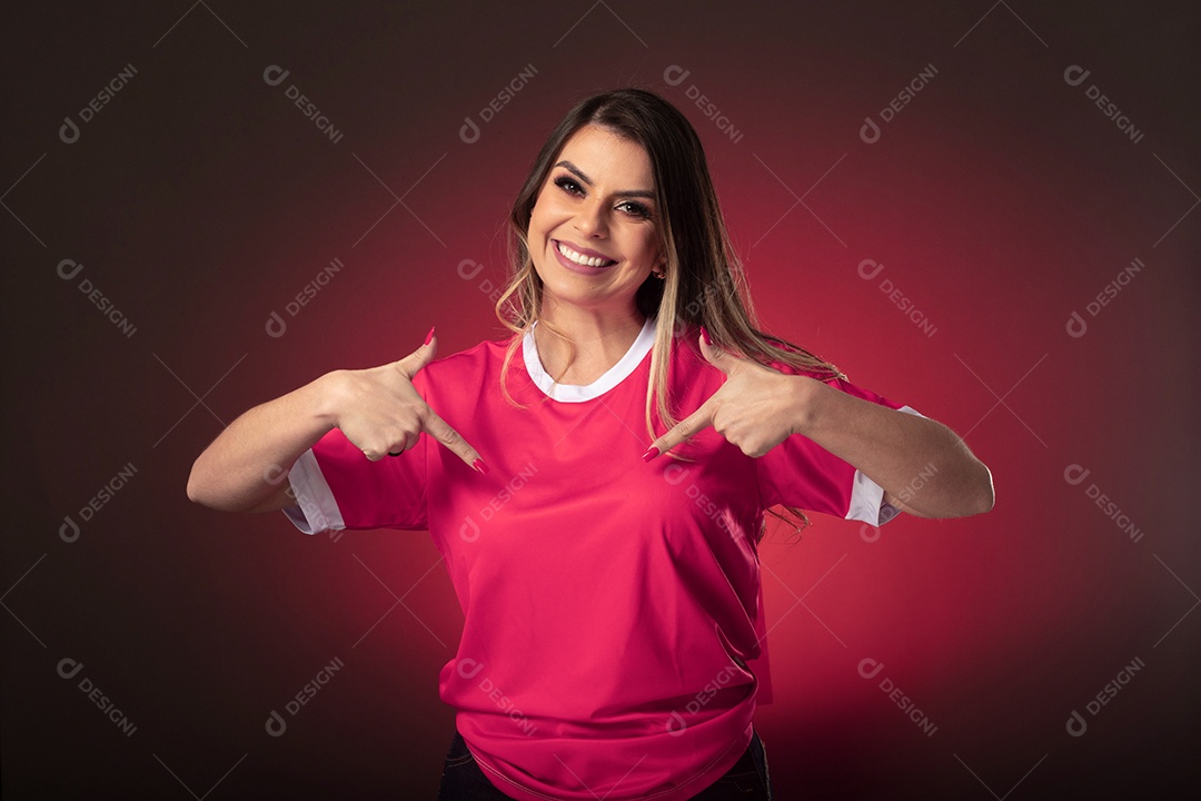 fã de futebol de mulher torcendo por seu clube e time favoritos. mundo