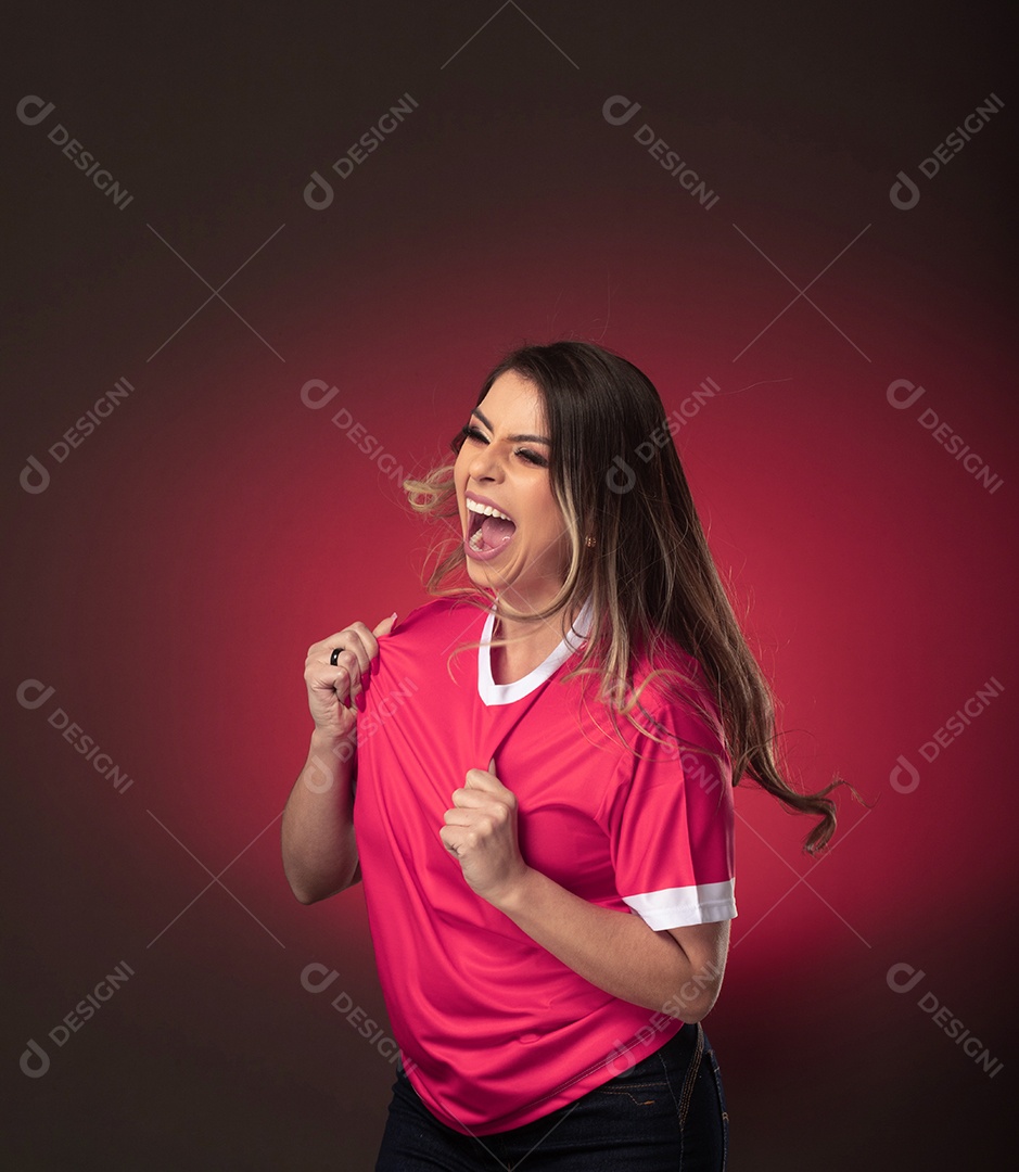 fã de futebol de mulher torcendo por seu clube e time favoritos. mundo