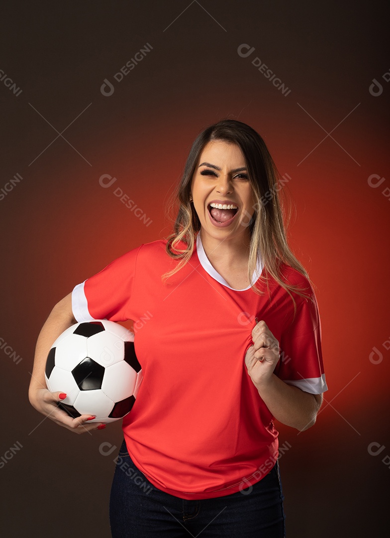 fã de futebol de mulher torcendo por seu clube e time favoritos. mundo