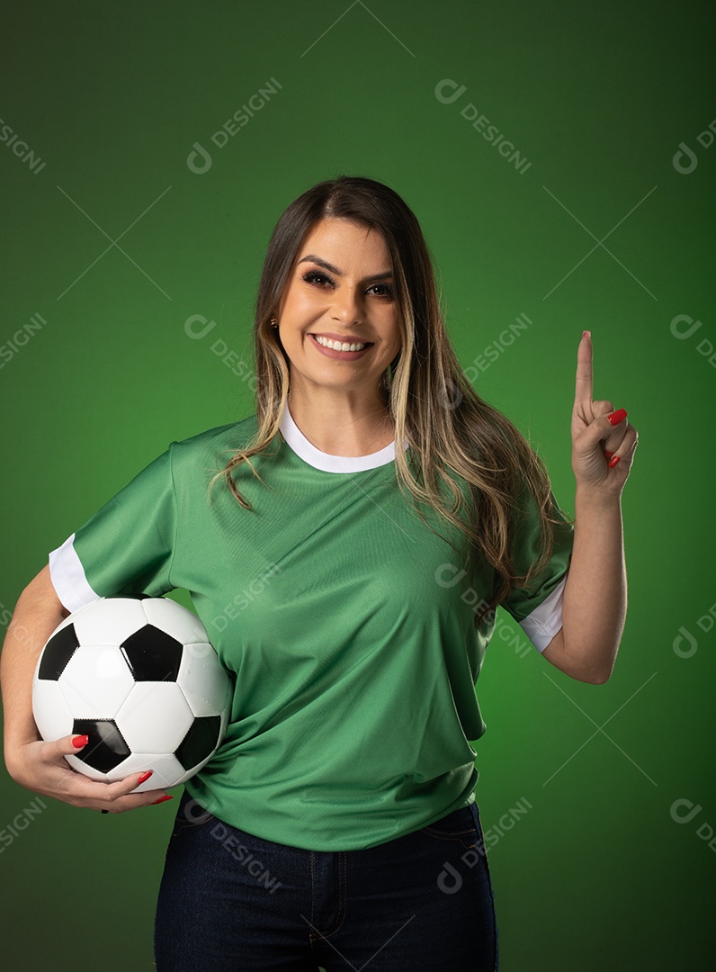fã de futebol de mulher torcendo por seu clube e time favoritos. mundo