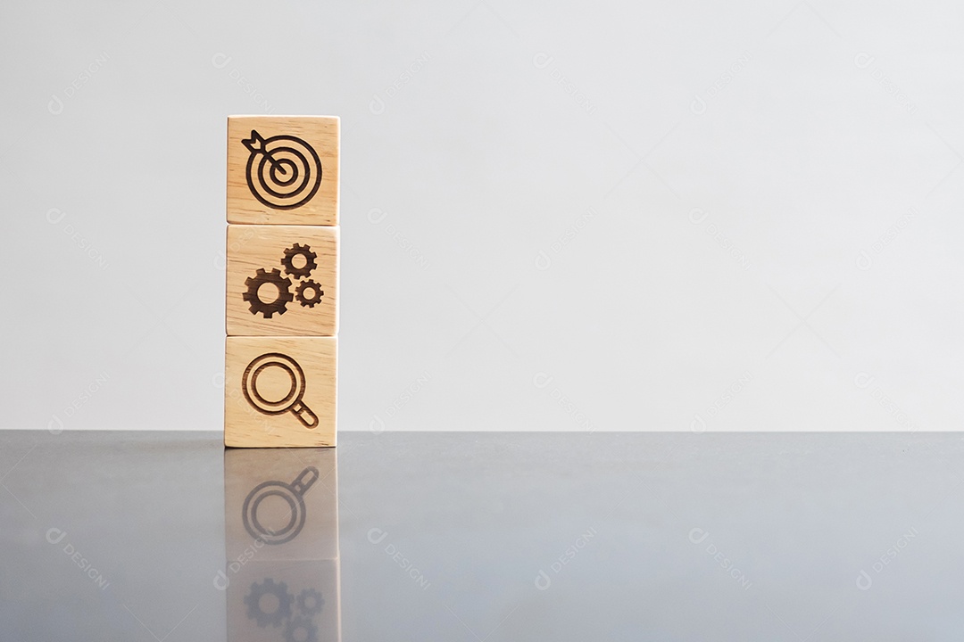 Bloco de madeira com objetivo de negócios, estratégia, alvo, missão, ação