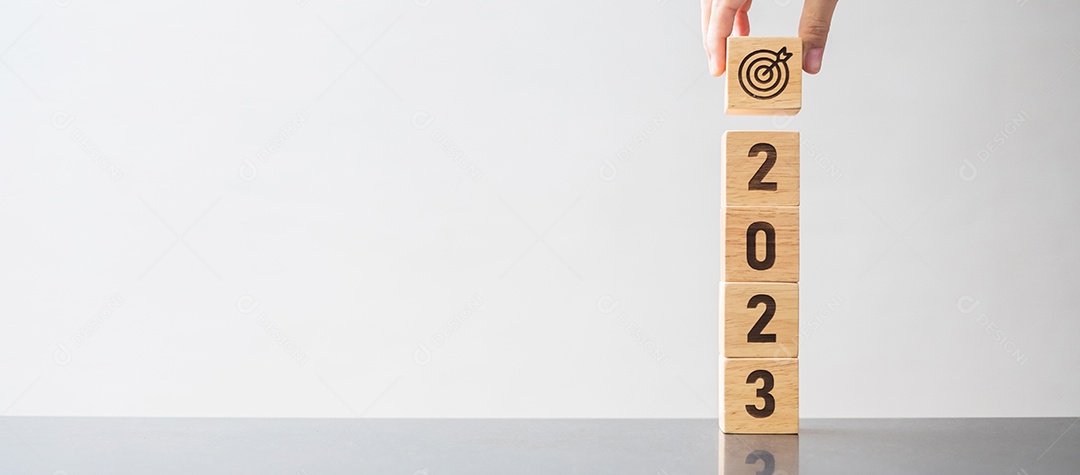 Bloco de 2023 anos na mesa. objetivo, resolução, estratégia, plano