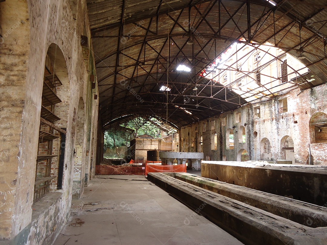 Ferrovia abandonada trem