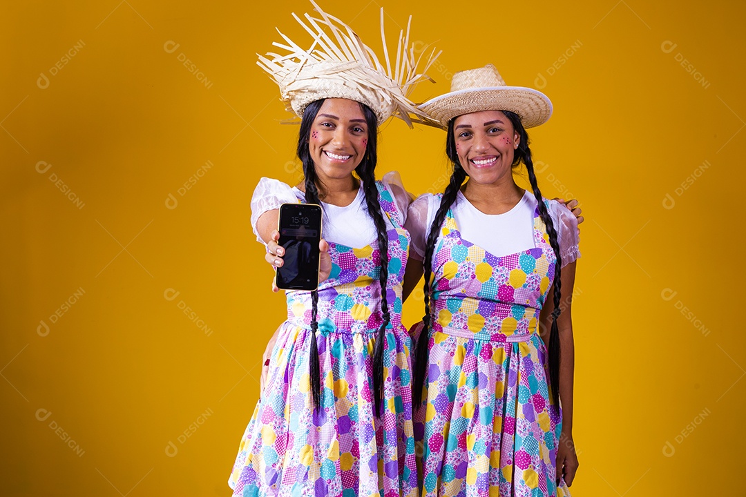 Mulheres jovens garotas usando roupas festas juninas