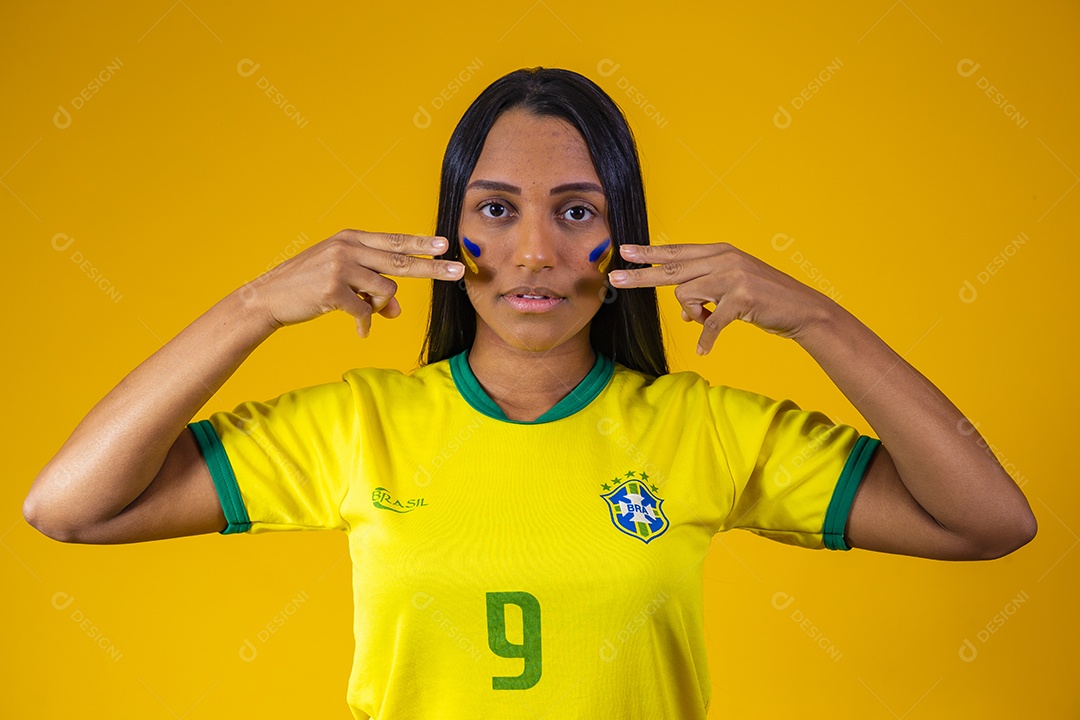 Linda mulher torcedora da seleção brasileira
