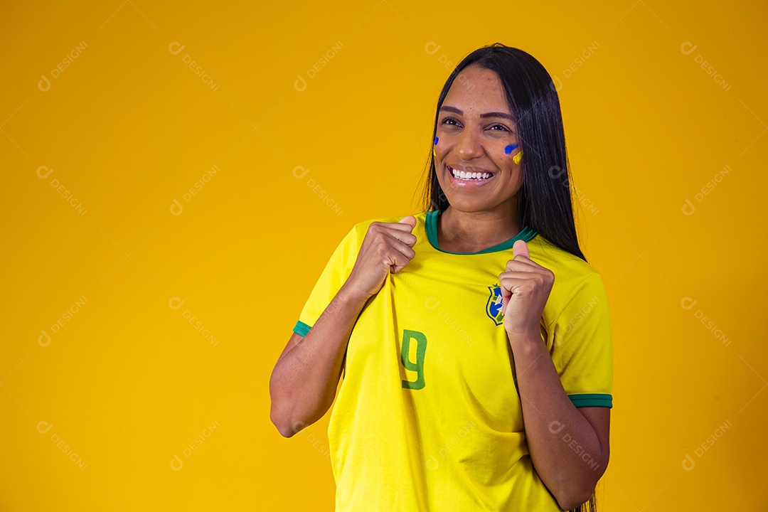 Linda mulher torcedora da seleção brasileira