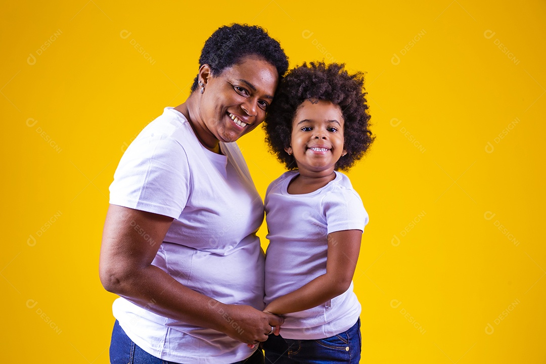 Mãe brincando com sua filha