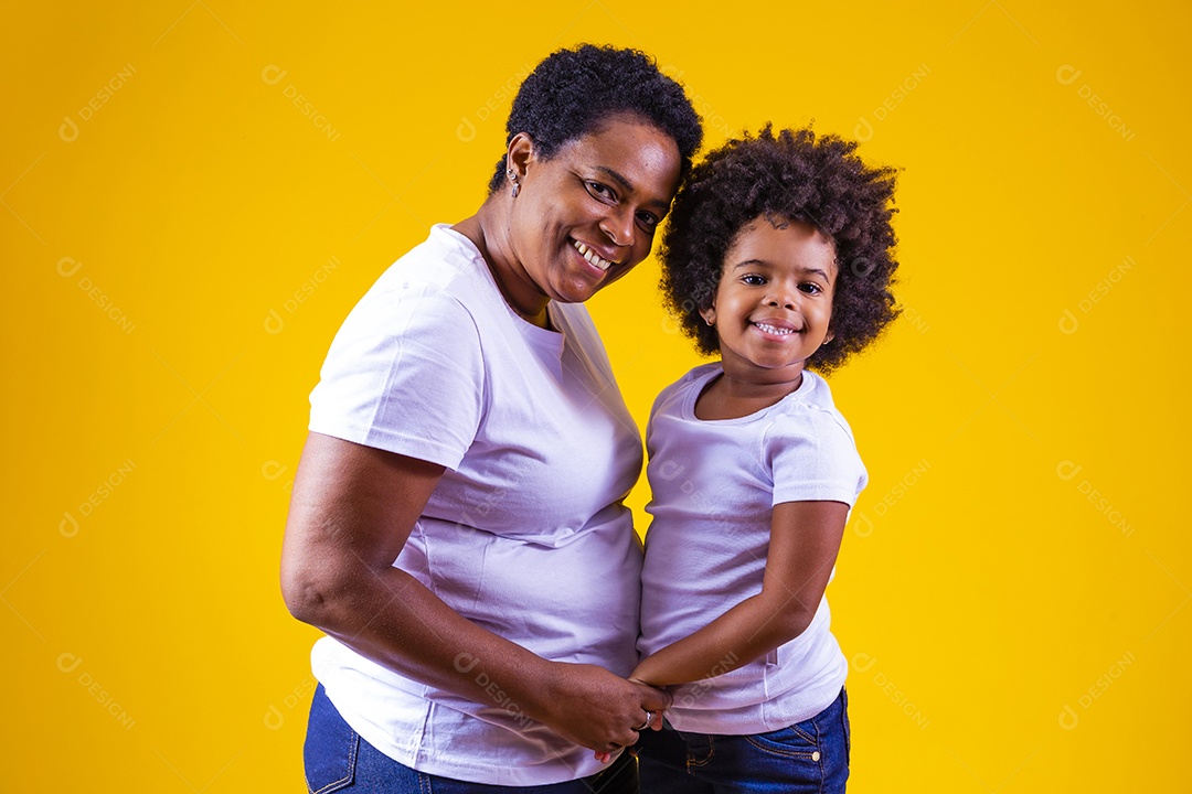 Mãe brincando com sua filha