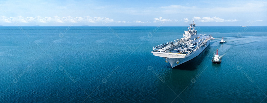 Navio nuclear, porta-aviões da marinha militar, aviões de combate de carregamento completo e patrulha de helicóptero.