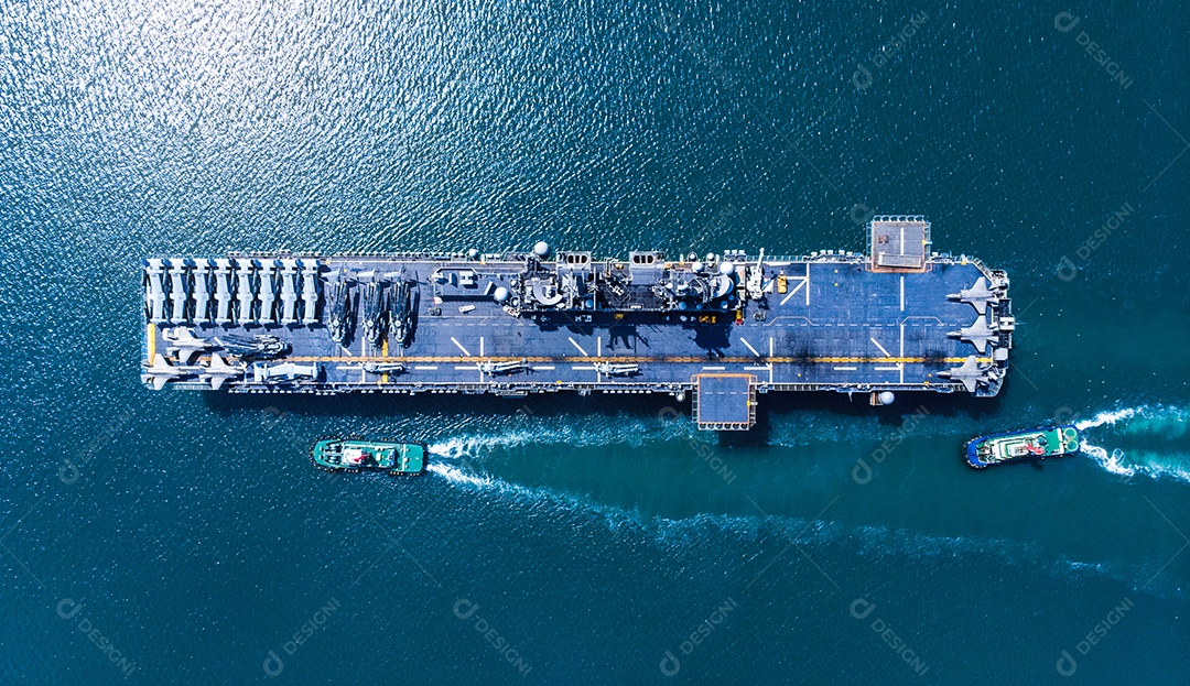 Navio nuclear, porta-aviões da marinha militar, aviões de combate de carregamento completo e patrulha de helicóptero.