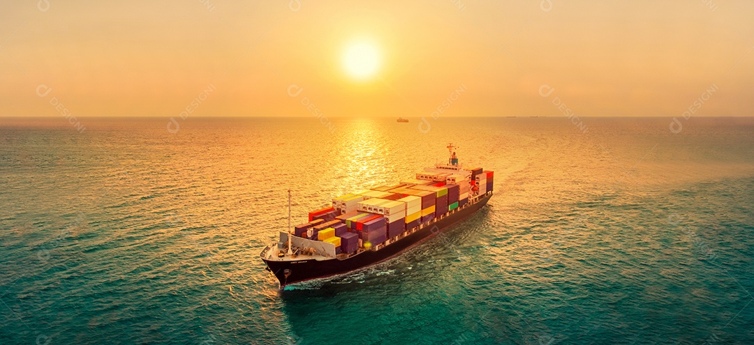 Navio porta- contentores de carga inteligente ao pôr do sol importação exportação container.
