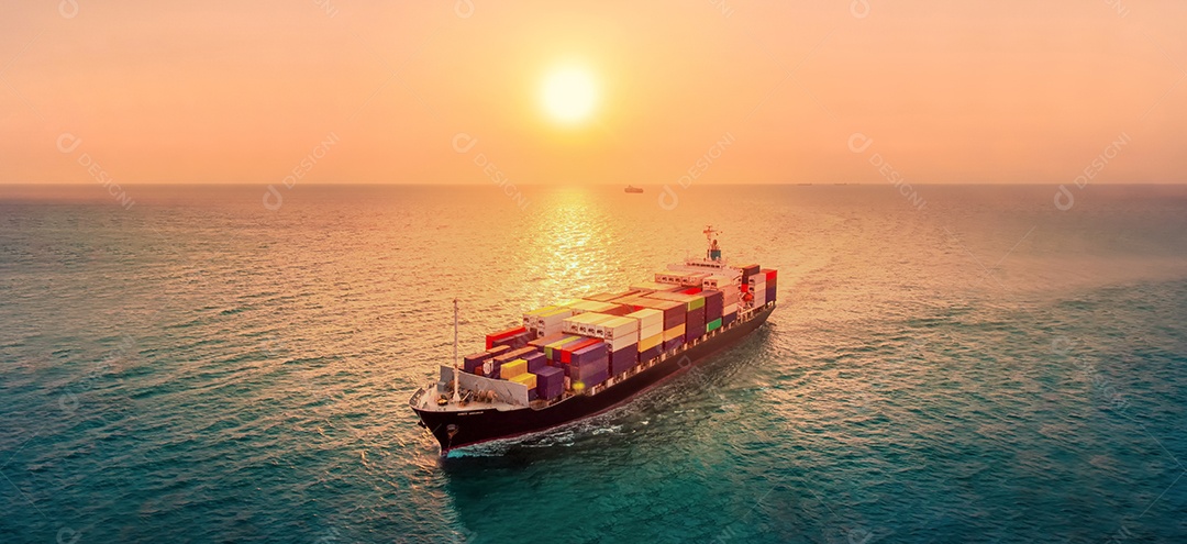 Navio porta- contentores de carga inteligente ao pôr do sol importação exportação container.