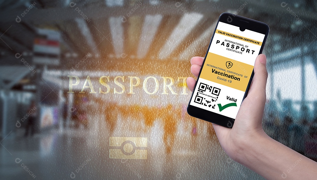 Smartphone com aplicativo inteligente de vacinação válida e certificado de passaporte.