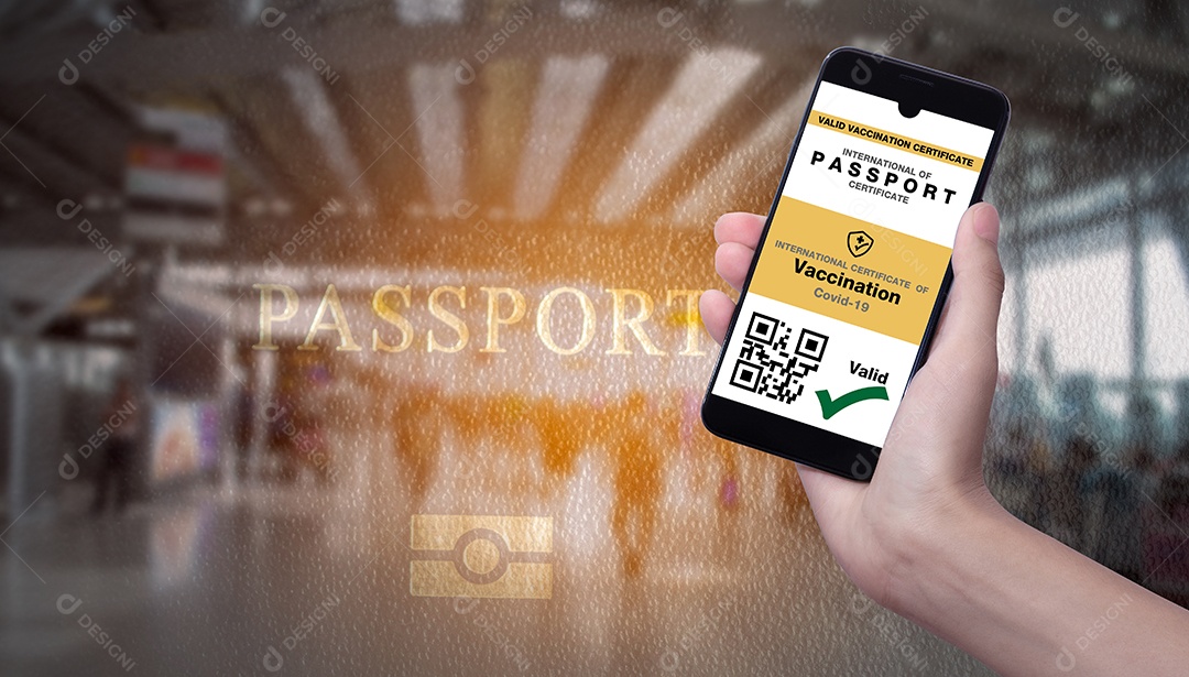 Smartphone com aplicativo inteligente de vacinação válida e certificado de passaporte.