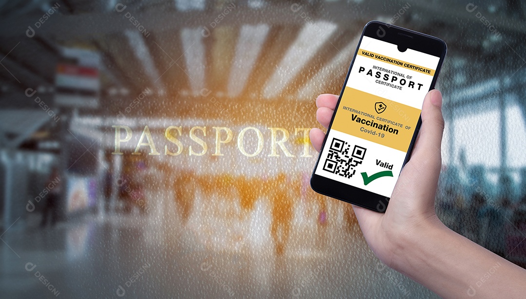 Smartphone com aplicativo inteligente de vacinação válida e certificado de passaporte.