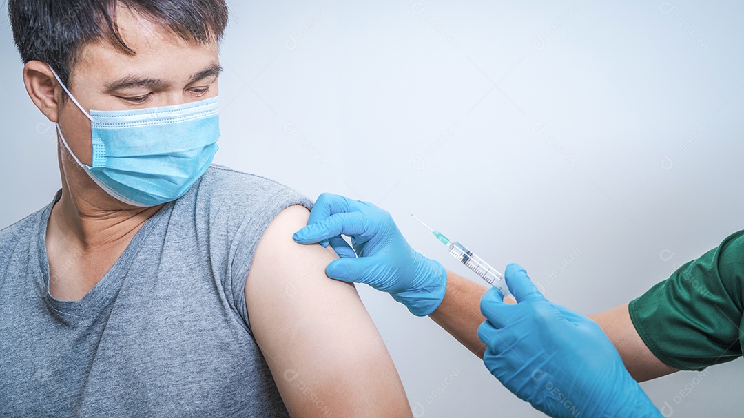 Médico em escombros azuis PPE luvas de proteção injeção de COVID.