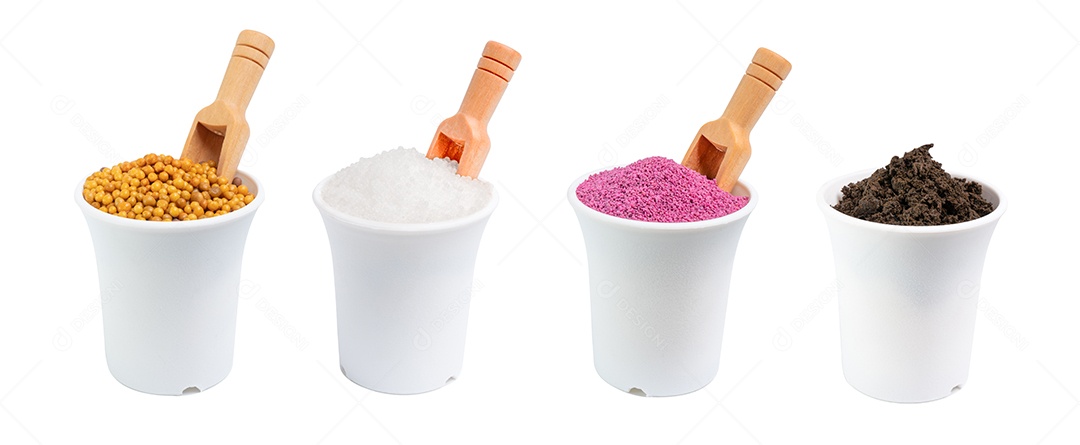 Fertilizantes químicos isolados no fundo branco.