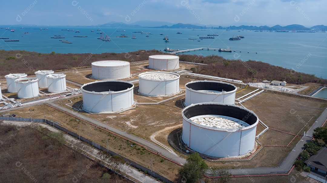 Grande tanque de armazenamento de óleo, armazenamento de petróleo para economizar energia no futuro.