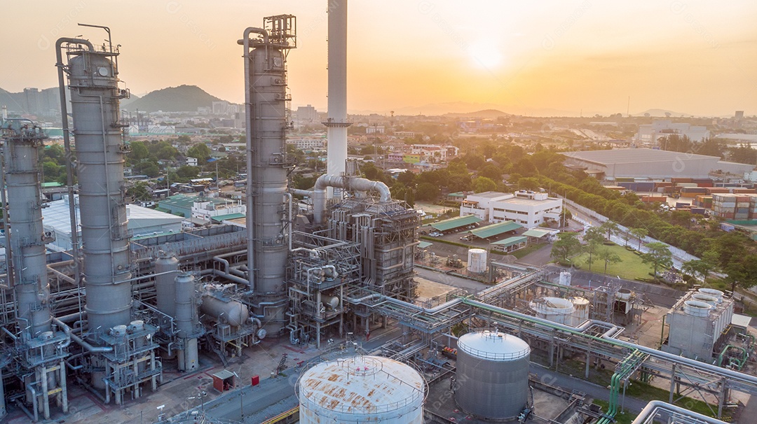 Vista aérea da planta de refinaria de petróleo química.