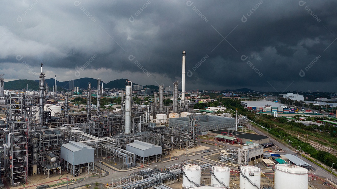 Vista aérea da planta de refinaria de petróleo química.