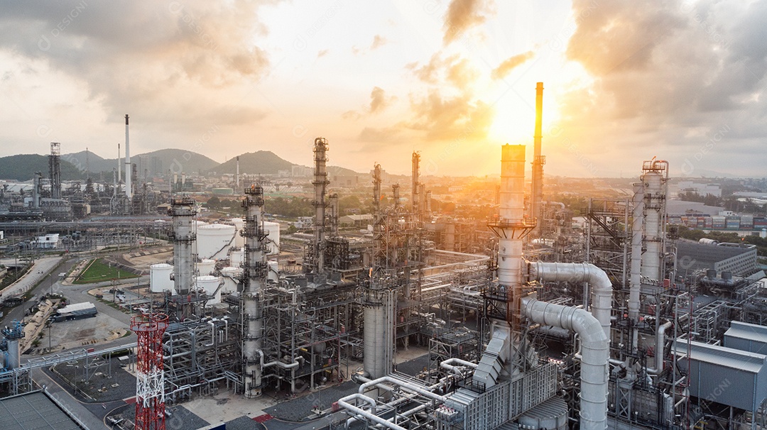 Vista aérea da planta de refinaria de petróleo química.