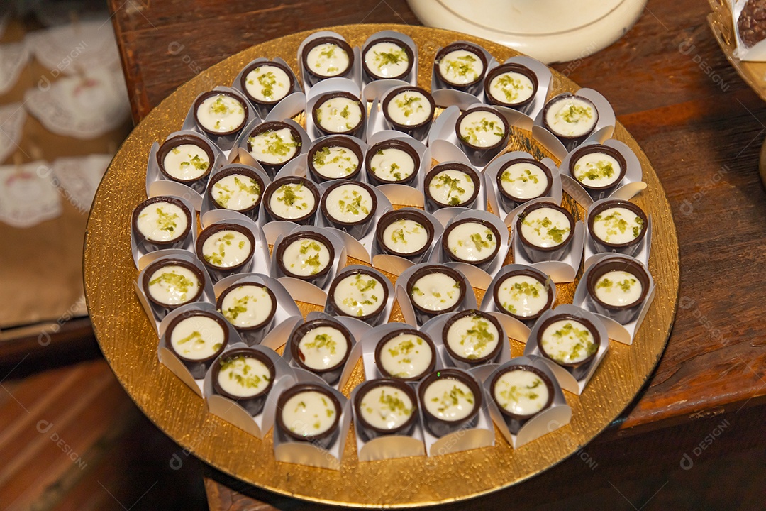 Mesa de festa aniversario doces comida