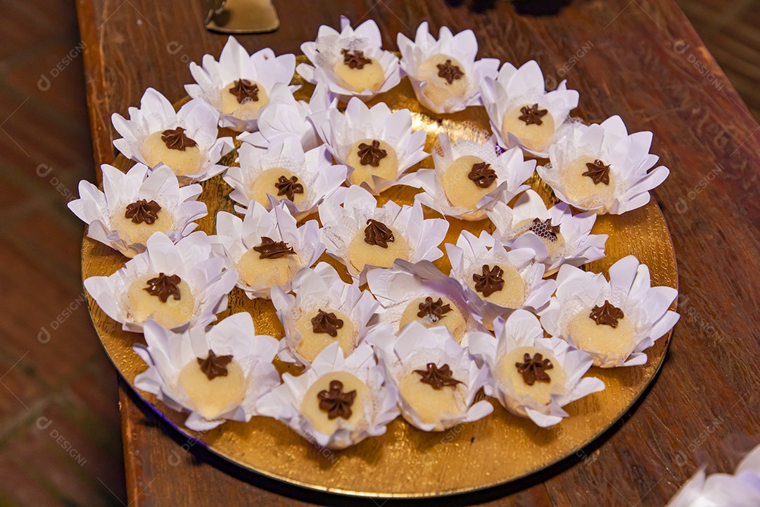 Mesa de festa aniversario doces comida