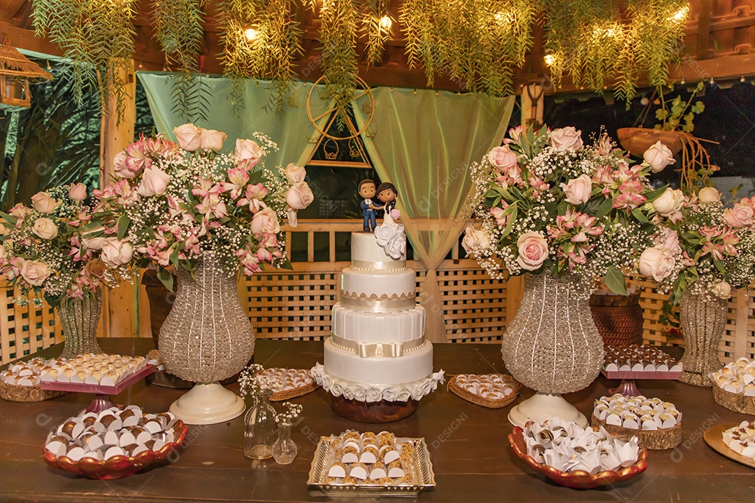 Mesa de festa aniversario doces comida