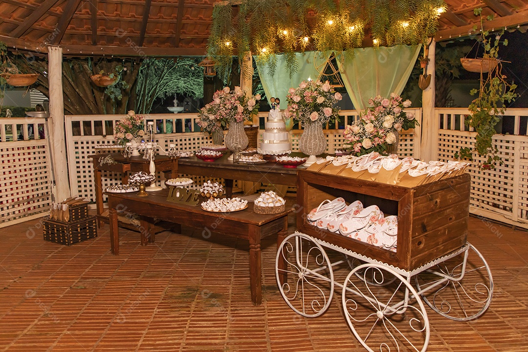 Mesa de festa aniversario doces comida