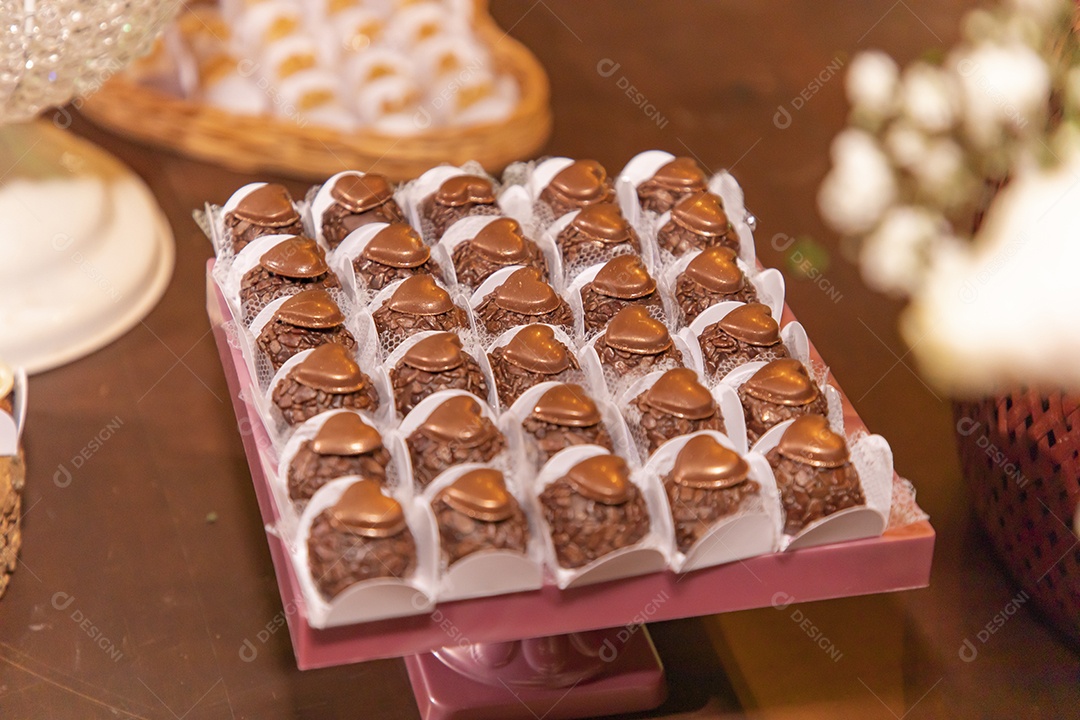 Mesa de festa aniversario doces comida