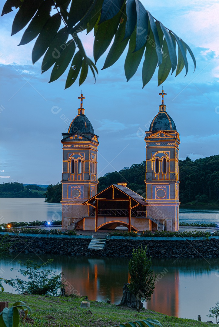 Torres da Igreja Submersa da cidade de Itá em Santa Catarina.