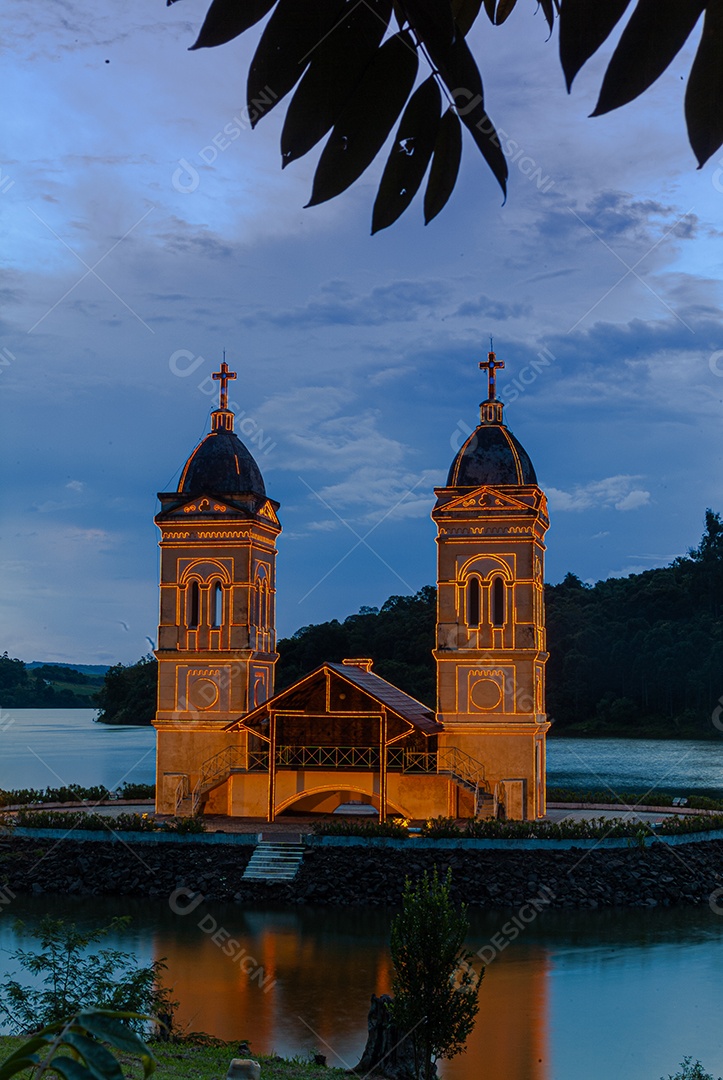 Torres da Igreja Submersa da cidade de Itá em Santa Catarina.