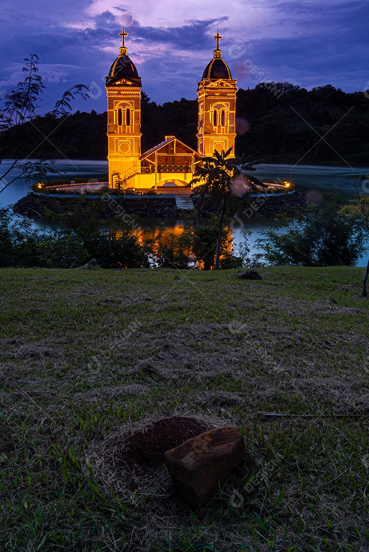 Torres da Igreja Submersa da cidade de Itá em Santa Catarina.