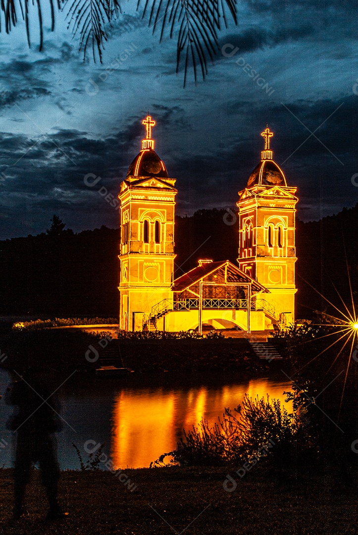 Torres da Igreja Submersa da cidade de Itá em Santa Catarina.