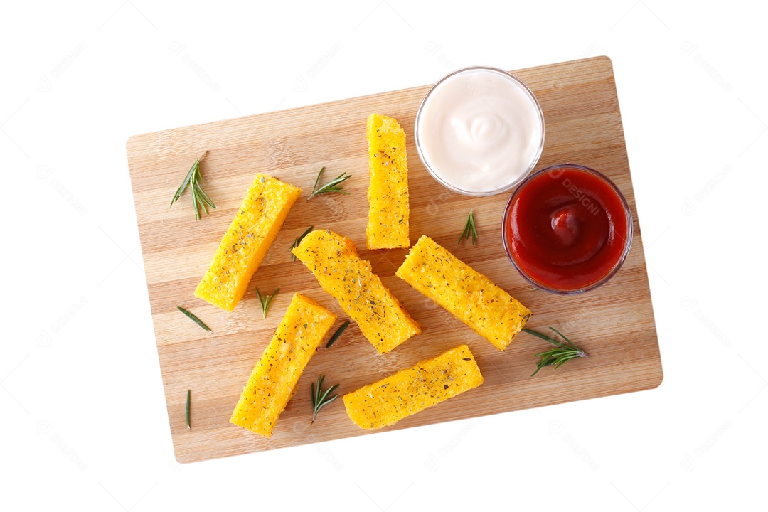 Polenta frita no prato isolado no fundo branco. vista do topo