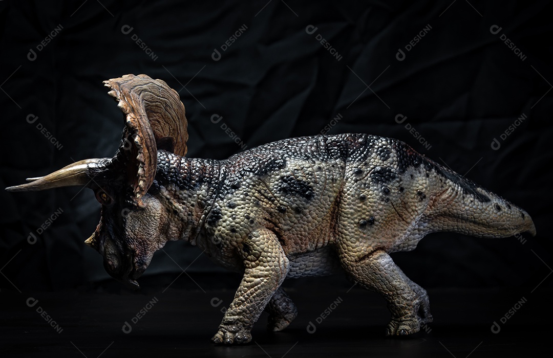 Dinossauro, estegossauro no escuro