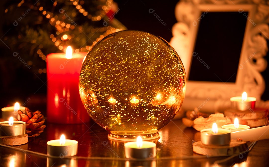 Velas e bolas para realizar rituais, misticismos e mistérios sobre superstições.