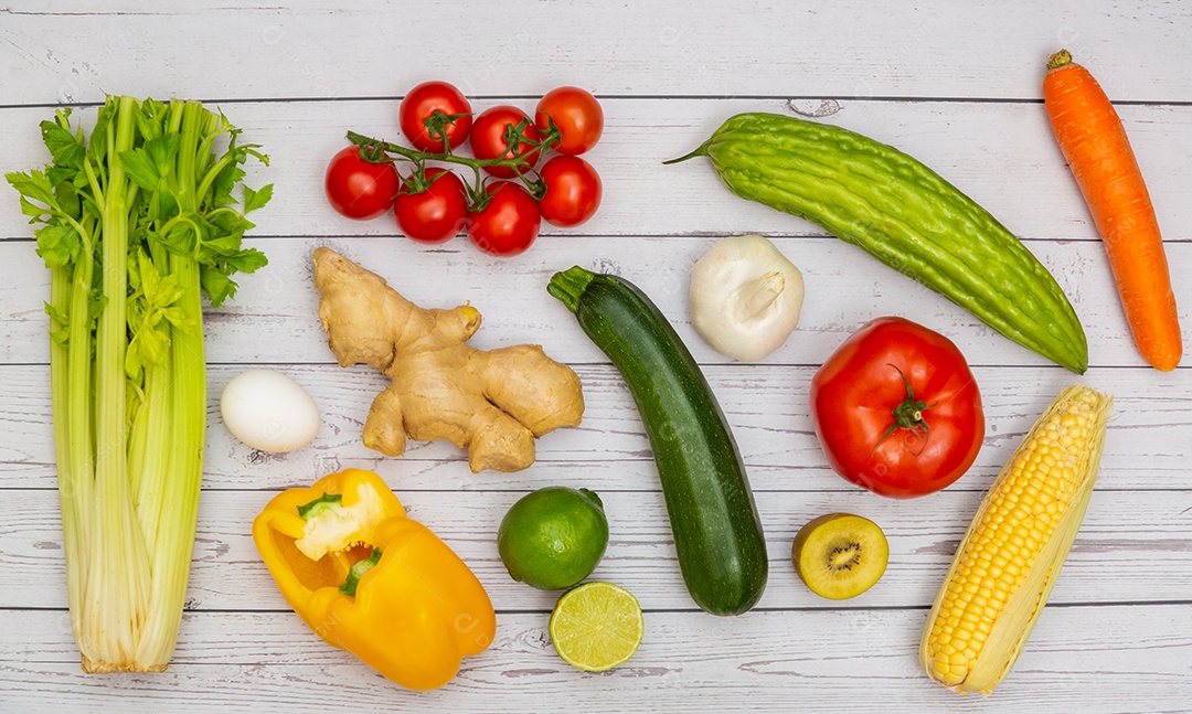 Variedade de fundo de legumes e frutas frescas, alimentos saudáveis