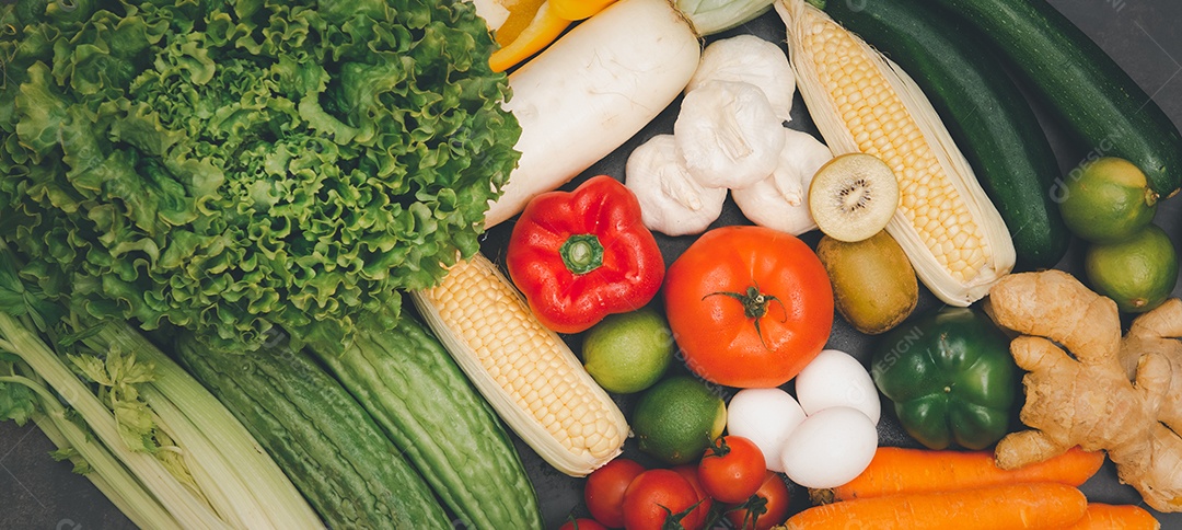 Variedade de fundo de legumes e frutas frescas, alimentos saudáveis