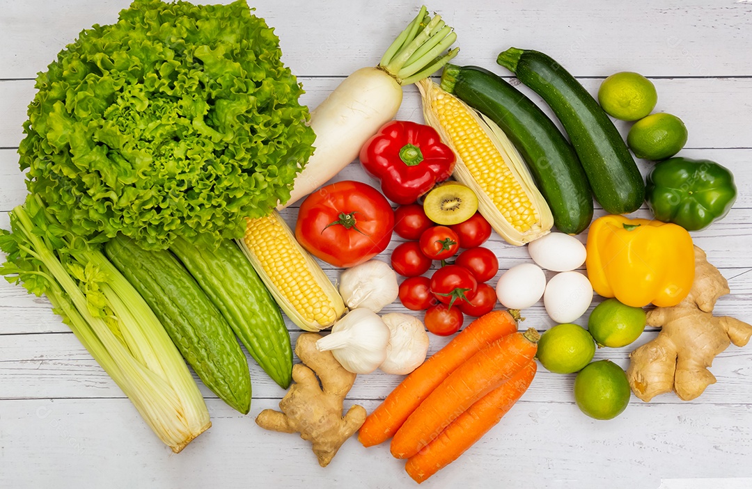 Variedade de fundo de legumes e frutas frescas, alimentos saudáveis