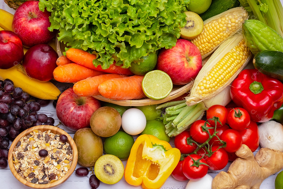 Variedade de fundo de legumes e frutas frescas, alimentos saudáveis