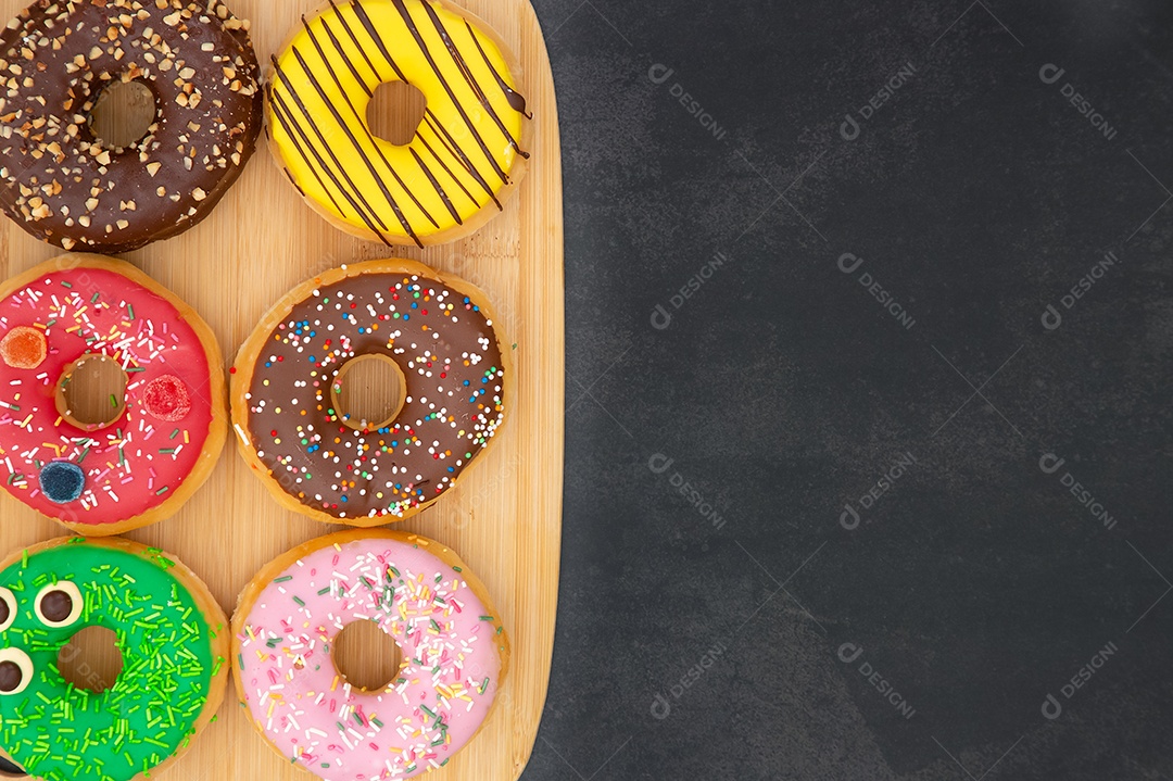 Sobremesa, Donuts, círculos de chocolate e morango