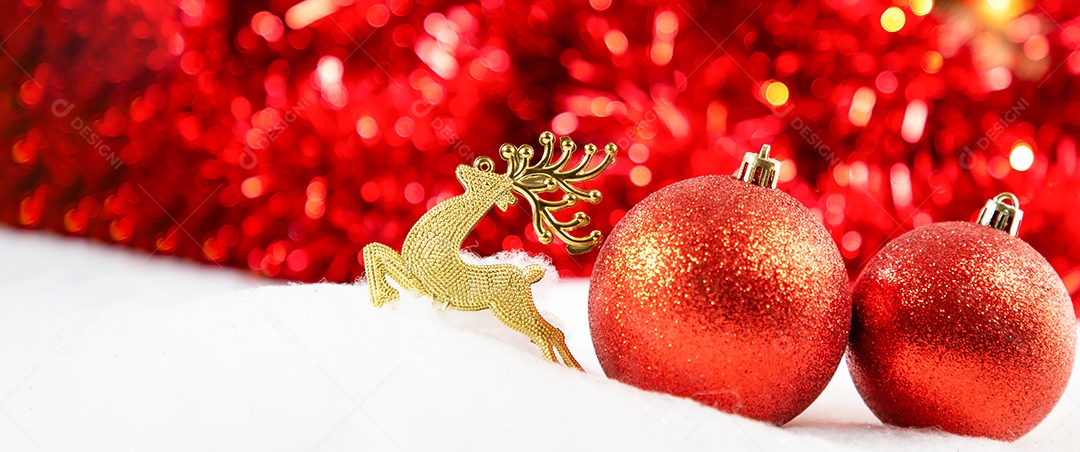 Decorações vermelha e dourada de natal