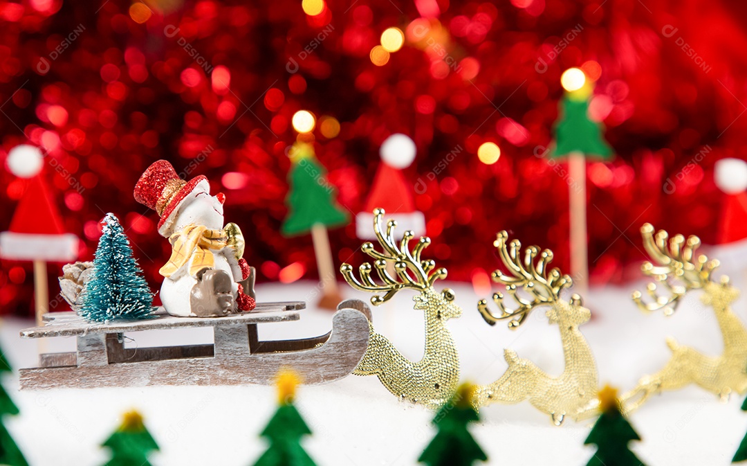 Decorações vermelha e dourada de natal