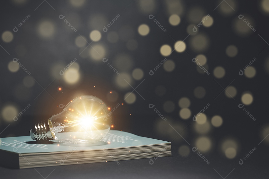 Lâmpada e estilo de livro vintage fundo escuro vintage