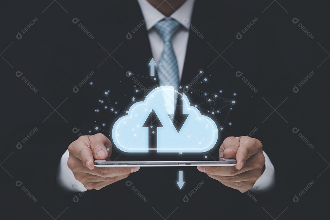 Empresário segurando tablet ou celular conectado a informações de dados na rede de computação de ícones de nuvem gerado por IA