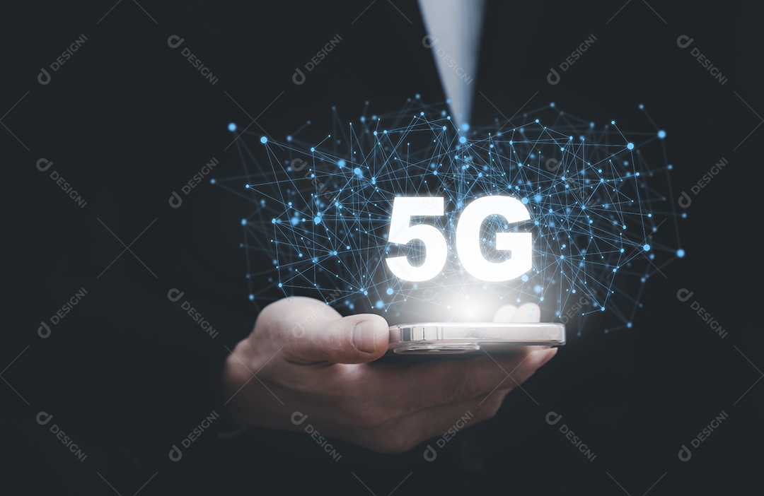 Tecnologia de holding empresarial 5G de rede de telecomunicações móveis na Europa para conexão de dados sem fio de alta velocidade à Internet a partir de smartphones