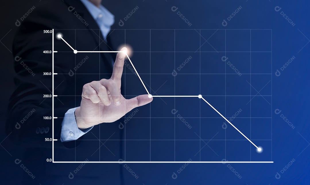 Empresário tocando Inteligência Artificial IA em dados em fundo escuro