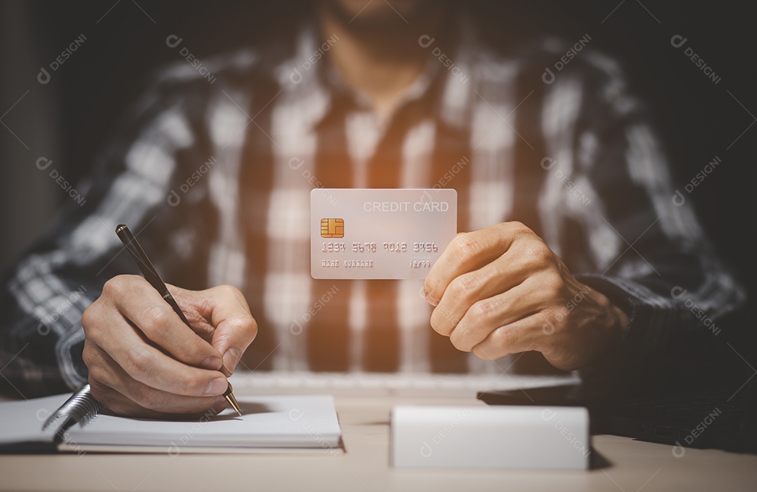Empresário segurando cartão de crédito e usando laptop gerado pela IA